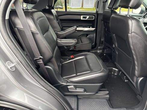 Used 2022 Ford Explorer XLT w/ Equipment Group 202A image 20