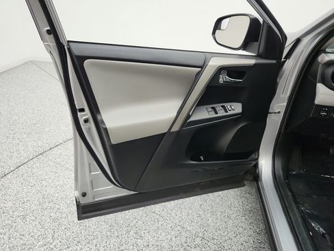 Used 2016 Toyota RAV4 XLE FWD image 15