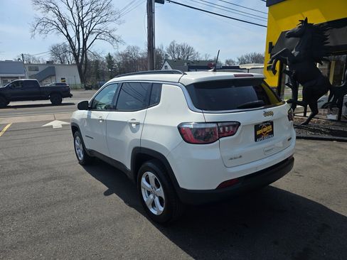 Used 2018 Jeep Compass Latitude w/ Popular Equipment Group AWD/4WD image 2