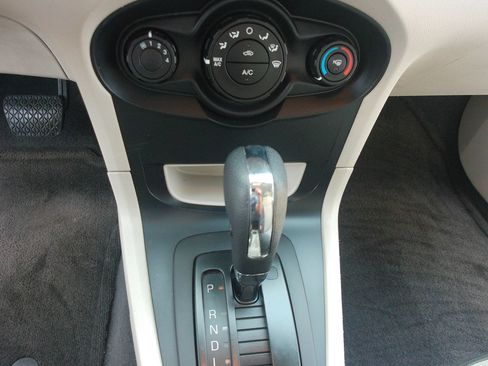 Used 2012 Ford Fiesta S FWD image 19