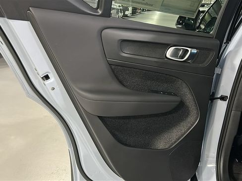 Certified 2026 Volvo XC40 B5 Plus AWD/4WD image 22