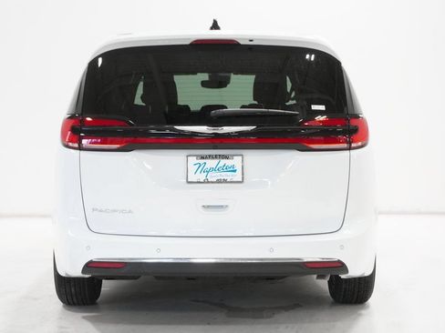 New 2026 Chrysler Pacifica Select FWD image 6