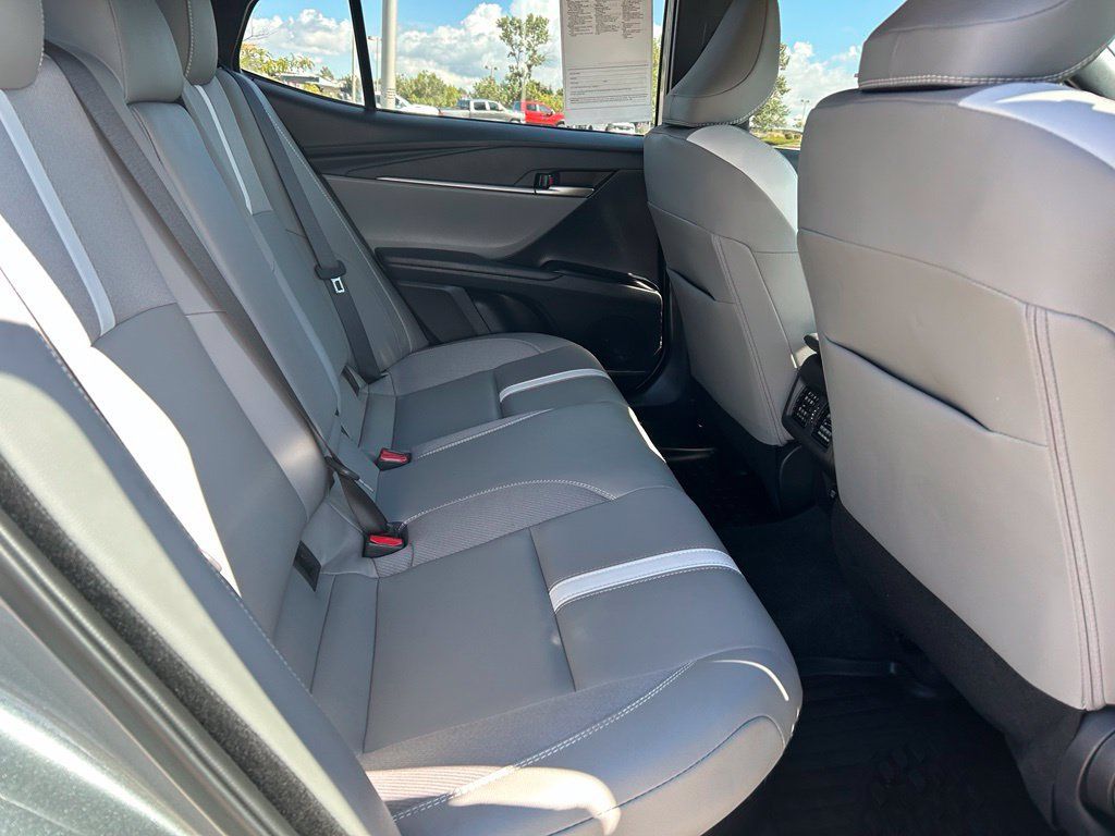 Used 2025 Toyota Camry SE AWD/4WD image 30