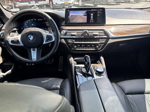 Used 2023 BMW M550i xDrive w/ Dynamic Handling Package AWD/4WD image 12