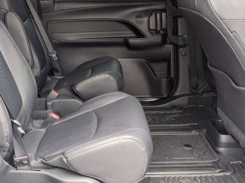 Used 2026 Toyota Sienna XLE Woodland Edition AWD/4WD image 28