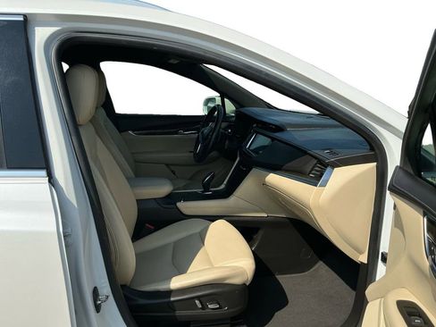 Used 2017 Cadillac XT5 FWD image 22