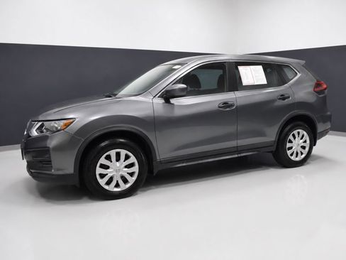 Used 2018 Nissan Rogue S AWD/4WD image 2