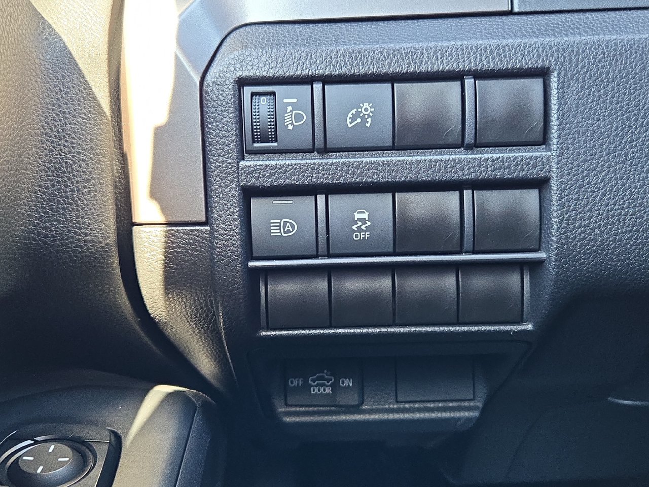 Used 2024 Toyota Tacoma SR5 AWD/4WD image 24
