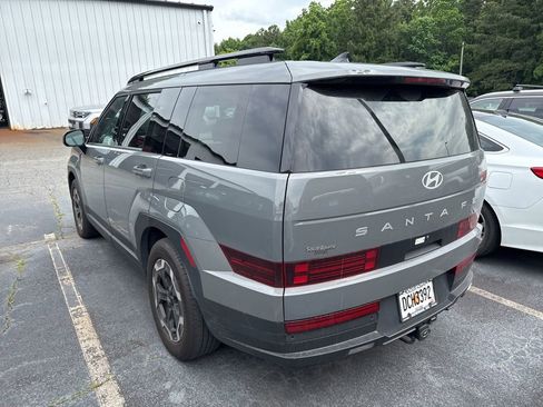 Used 2025 Hyundai Santa Fe SEL FWD image 4