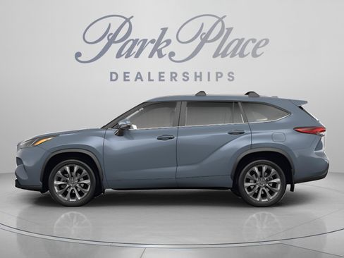 Used 2024 Toyota Highlander Limited FWD image 2