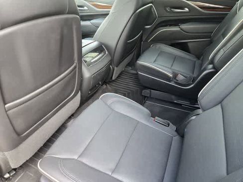 Used 2022 Cadillac Escalade Premium Luxury image 11