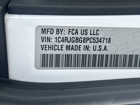 Used 2023 Jeep Grand Cherokee Limited w/ Black Appearance Package RWD image 34