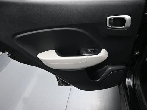 Used 2022 Hyundai Venue SEL image 12