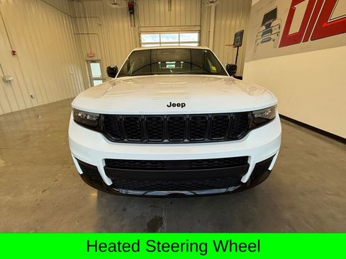 Used 2024 Jeep Grand Cherokee L Altitude AWD/4WD image 11