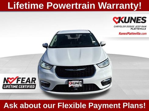 Used 2023 Chrysler Pacifica Touring-L image 4