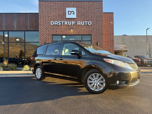 Used 2013 Toyota Sienna AWD image 3