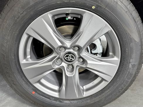 New 2025 Toyota RAV4 XLE image 30