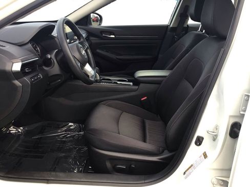 Used 2024 Nissan Altima 2.5 SV FWD image 9