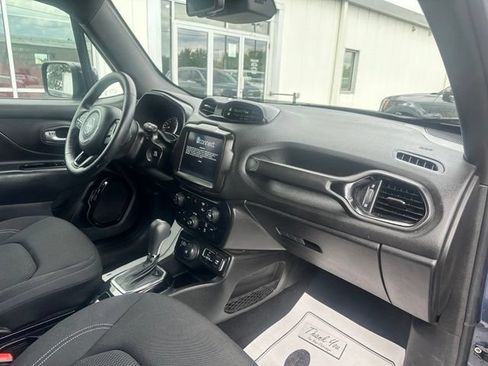Used 2022 Jeep Renegade Altitude w/ Convenience Group AWD/4WD image 14