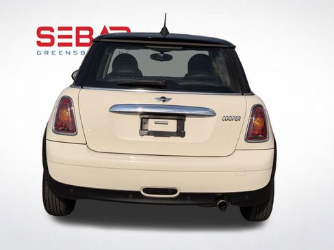 Used 2010 MINI Cooper Hardtop image 4