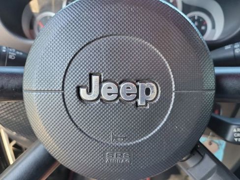 Used 2010 Jeep Wrangler Unlimited Sahara AWD/4WD image 19