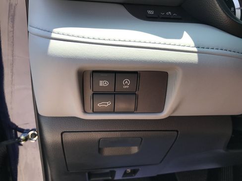 Used 2023 Toyota Highlander LE FWD image 14