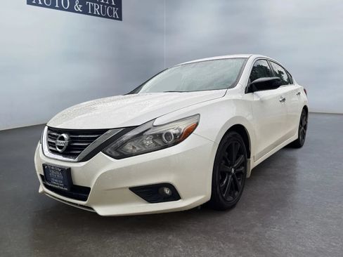 Used 2017 Nissan Altima 2.5 SR w/ Midnight Edition Package FWD image 1