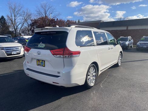 Used 2012 Toyota Sienna XLE image 5