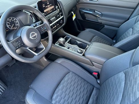 New 2025 Nissan Pathfinder SV w/ Black Appearance Package image 7