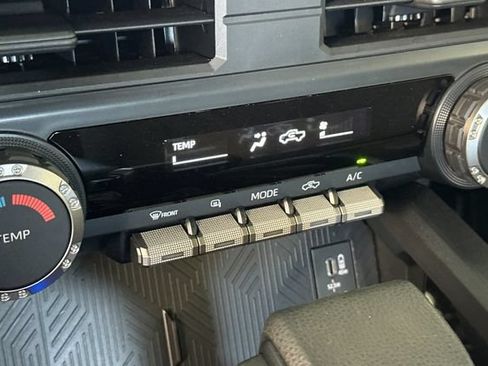 Used 2025 Toyota Tacoma SR5 AWD/4WD image 22