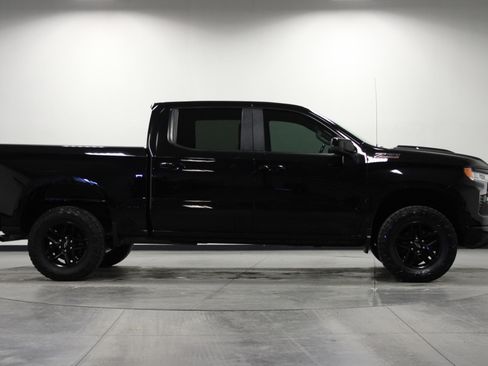 Used 2022 Chevrolet Silverado 1500 LT Trail Boss image 3