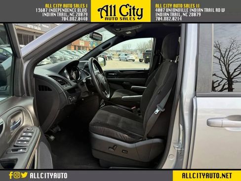 Used 2018 Dodge Grand Caravan SE FWD image 9
