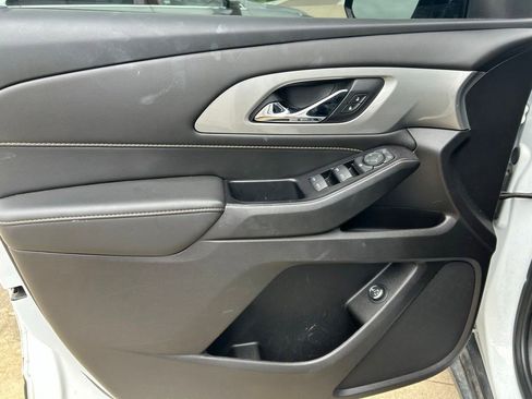 Used 2020 Chevrolet Traverse LT w/ LPO, Cargo Package FWD image 3