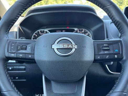 Used 2025 Nissan Rogue SV FWD image 30