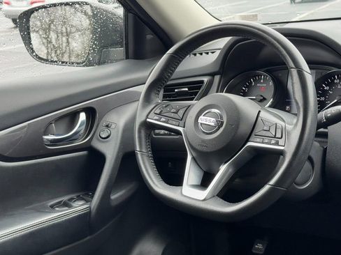 Used 2018 Nissan Rogue SV image 13