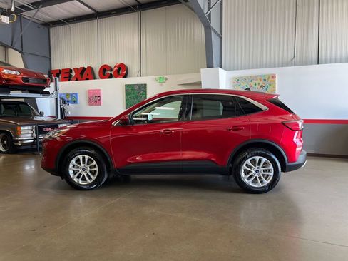 Used 2020 Ford Escape SE image 27