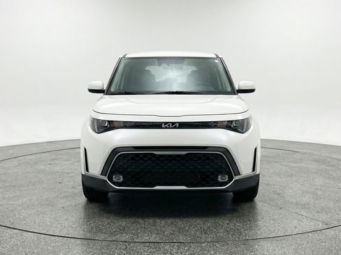Used 2025 Kia Soul LX w/ LX Technology Package FWD image 2