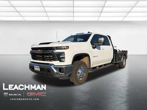 Used 2024 Chevrolet Silverado 3500 LT w/ Convenience Package image 8