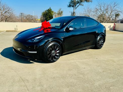 Used 2023 Tesla Model Y Performance image 38
