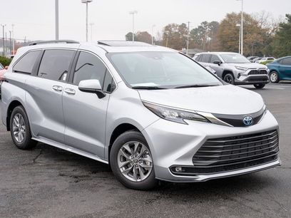 New 2025 Toyota Sienna XLE