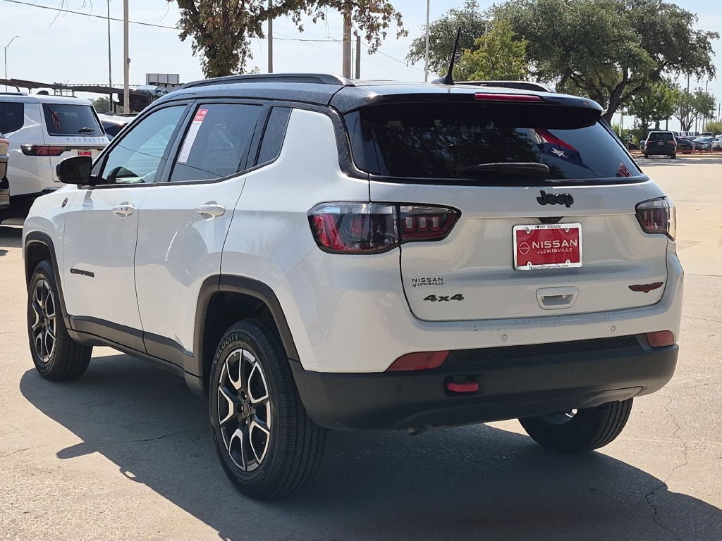 Used 2025 Jeep Compass Trailhawk AWD/4WD image 6