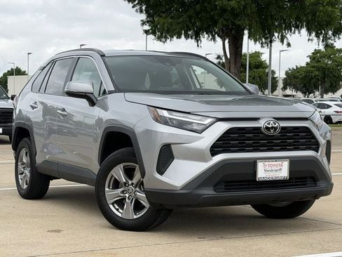 Used 2025 Toyota RAV4 XLE FWD image 2