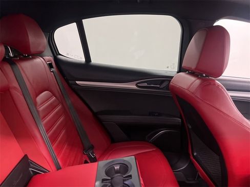 Used 2022 Alfa Romeo Stelvio Veloce image 59