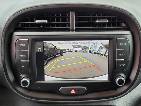 Used 2025 Kia Soul LX w/ LX Technology Package FWD image 28