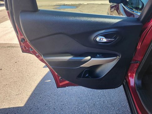 Used 2017 Jeep Cherokee Latitude image 16