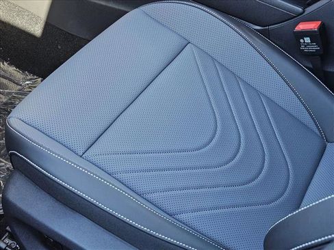 New 2026 Volkswagen Tiguan SE R-Line image 4