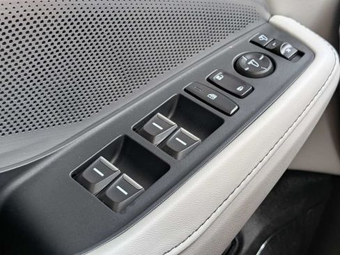 Certified 2025 Acura MDX FWD w/ Technology Package image 28