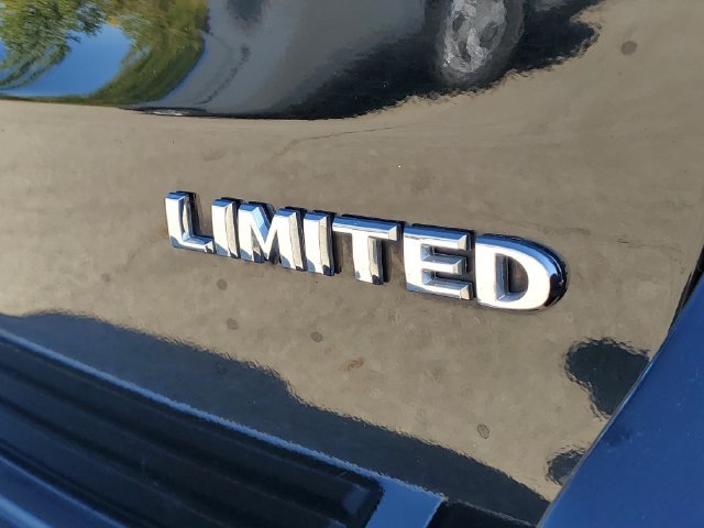 Used 2018 Jeep Grand Cherokee Limited AWD/4WD image 6