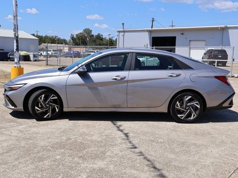 Used 2024 Hyundai Elantra Limited image 24