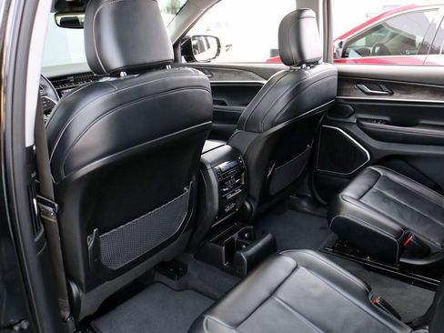 Used 2021 Jeep Grand Cherokee L Limited image 23